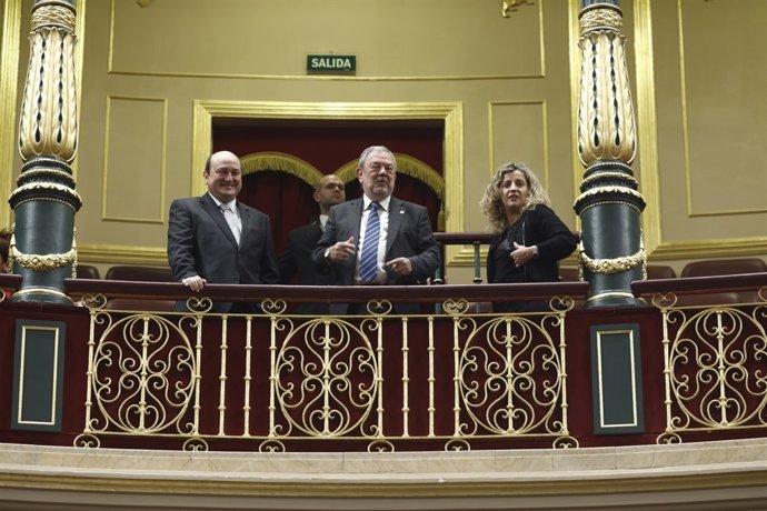 Pedro Azpiazu i Andoni Ortúzar al ple del Congrés sobre el contingent basc