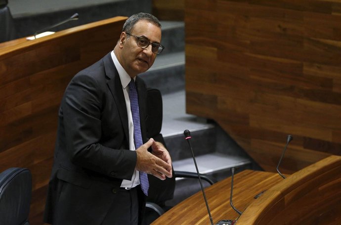 El consejero de Infraestructuras, FErnando Lastra