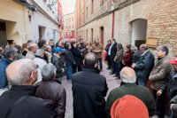 El Albergue descubre una placa en homenaje al trabajador de Casa Abierta Rafa Trívez