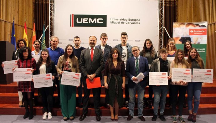 Valladolid.- Un momento de la entrega de las becas