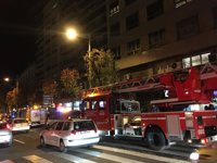 Tres intoxicados en un incendio de una vivienda en la Plaza España de Salamanca