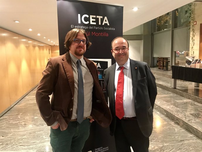 El periodista Raúl Montilla y el líder del PSC, Miquel Iceta