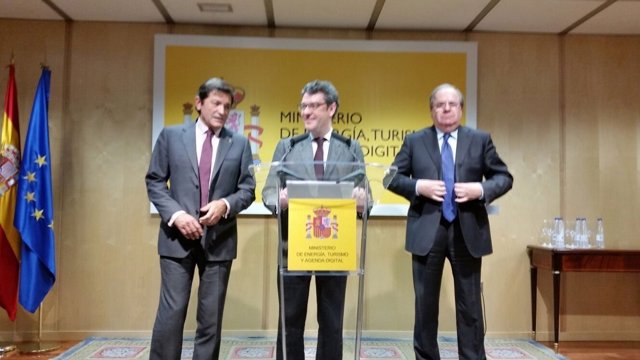 El ministro Nadal con Juan Vicente Herrera (CyL) y Javier Fernández (Asturias)