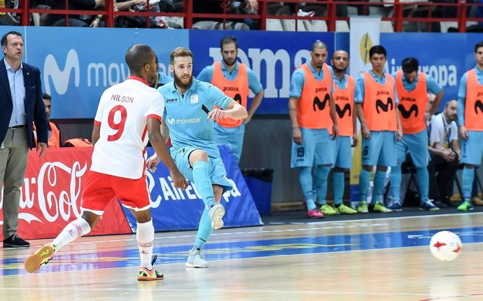 Pola, de Movistar Inter, ante el Braga en UEFA Futsal Cup