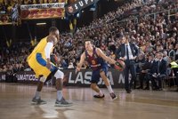 Paliza del Barça al Maccabi y fiesta completa para Navarro