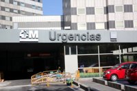Un grupo de enfermeros de La Paz lleva al juzgado un escrito sobre la situación de "saturación" de las Urgencias