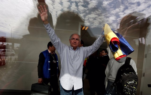 Antonio Ledezma, Venezuelan opposition leader, gestures during his arrival in Bo