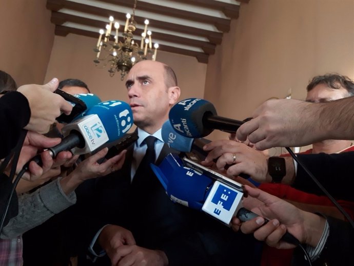 Gabriel Echávarri, este viernes en atención a los medios