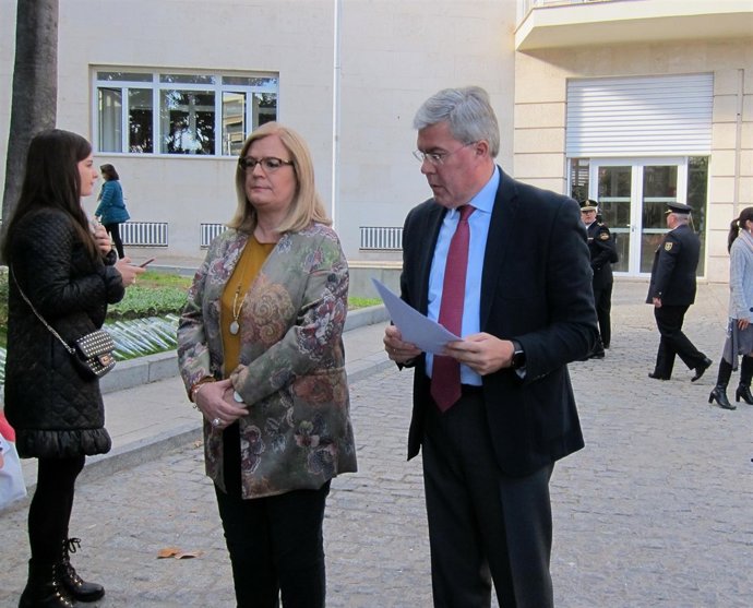 Fernández de Moya, junto a la subdelegada del Gobierno en Jaén, Francisca Molina