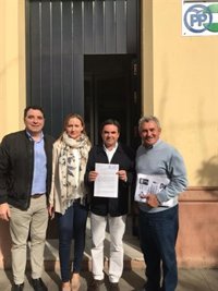 Críticos del PP de Jaén presentan 800 firmas para pedir que se expediente a Fernández de Moya