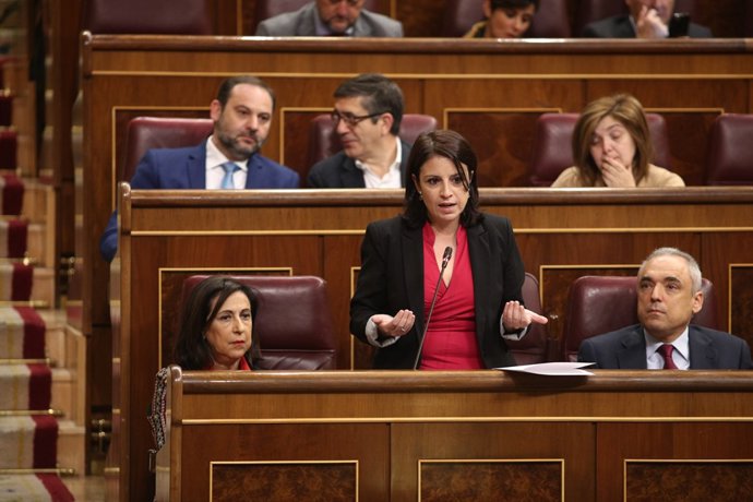 Adriana Llastra en la sessió de control al Govern al Congrés
