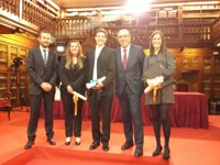 Liberbank concede el premio al mejor expediente a un graduado en  Ingeniería de Tecnologías Industriales 