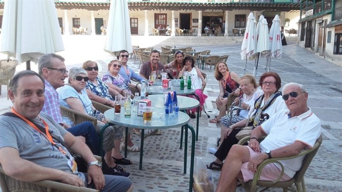 Voluntarios y mayores de la Asociación Benéfica Geriátrica