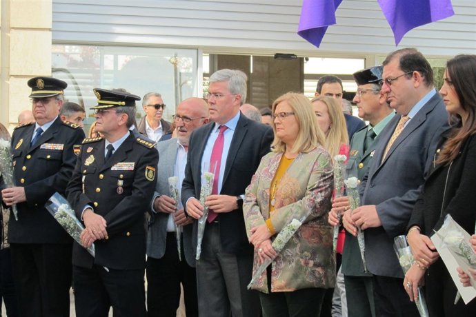 Fernández de Moya (c) en el acto con motivo del 25N.