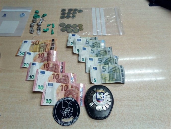 Dinero y drogas intervenidos en Arganzuela