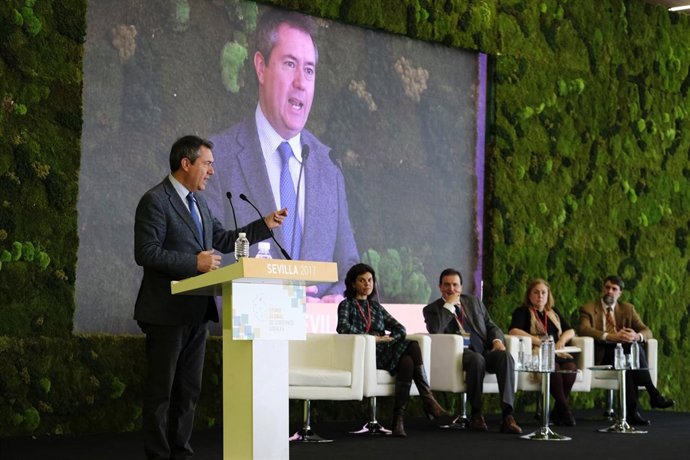 Espadas clausura el I Foro de Gobiernos Locales