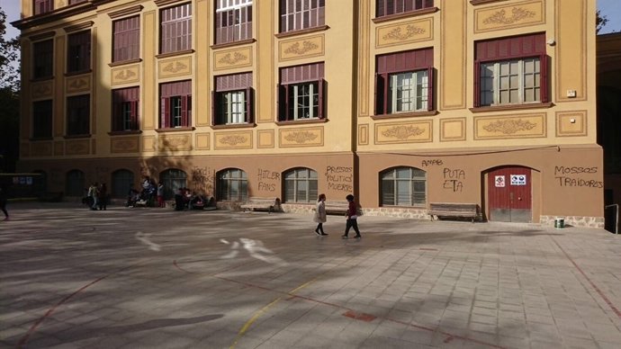 Pintades a una escola de Barcelona