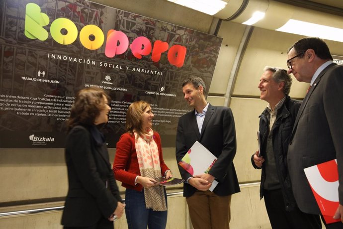 Muestra fotográfica de Koopera en Metro Bilbao