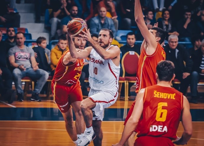 Colom en el España contra Montenegro de FIBA