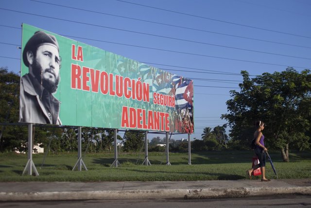 Valla con la imagen de Fidel Castro en La Habana