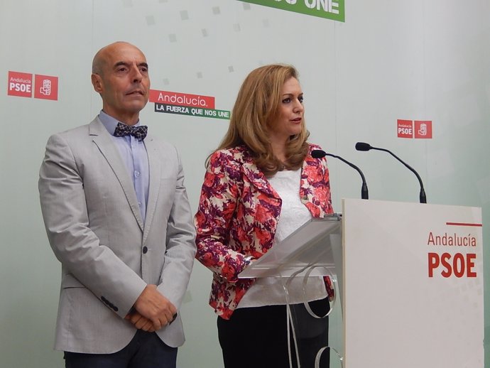 María Jesús Serrano y Antonio Hurtado en una rueda de prensa