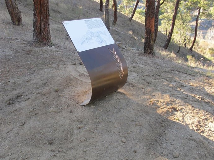 Segovia.- Señalización del yacimiento arqueológico Peña del Moro          