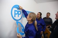 Cifuentes marca como objetivo recuperar el Ayuntamiento de Arroyomolinos y critica a Cs, el partido "veleta"