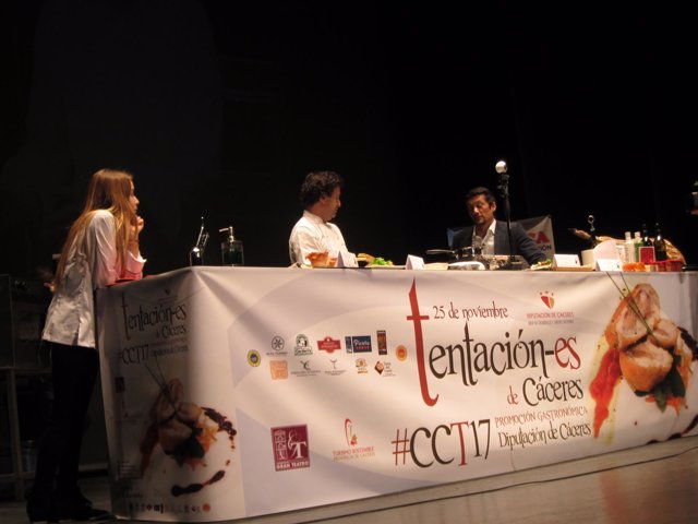 Pepe Rodríguez  y Natalia en la gala Tentación-es de Cáceres                  