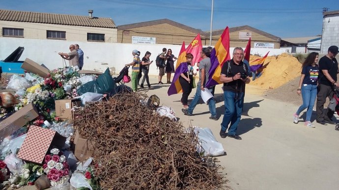 Imagen de la fosa del cementerio