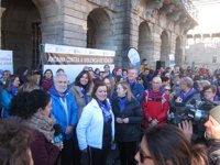 Un centenar de personas participan en Santiago en la marcha por la eliminación de la violencia de género