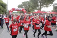 Más de 2.000 participantes en la I Carrera Solidaria contra la Pobreza Infantil en favor de Save The Children en Sevilla