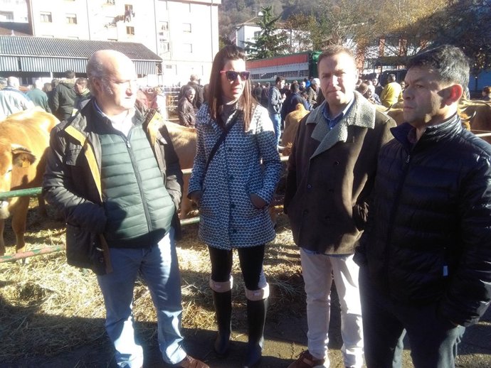 Luis Venta, a la izquierda