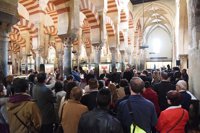 El obispo de la Diócesis de Córdoba inaugura la exposición 'Nasara: Extranjeros en su tierra'