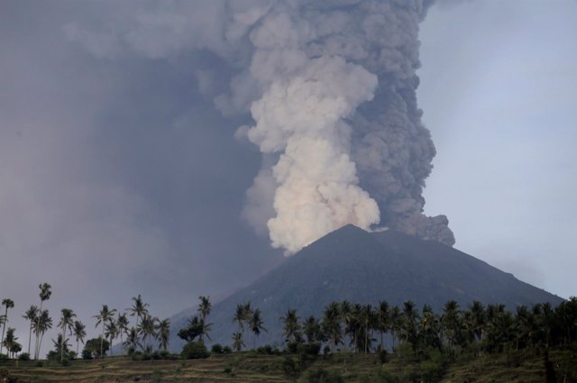 El monte Agung en la isla de Bali (Indonesia)