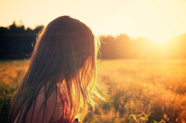 MUJERES,  ATARDECER, NATURALEZA, JUVENTUD, LUZ