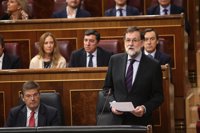 Rajoy ve "ridículo" lo que hace Puigdemont y llama a que "triunfe la normalidad" en Cataluña para "superar" dificultades