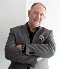 El escritor Tito del Muro presenta mañana en Valladolid 'Invierno de Amapolas', una trama de intriga y pasiones