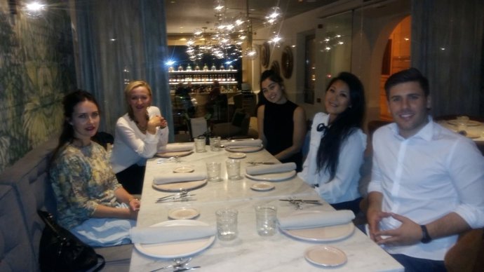 Periodistas alemanes han degustado una cena en el Tomeu Restaurant amb Arrels