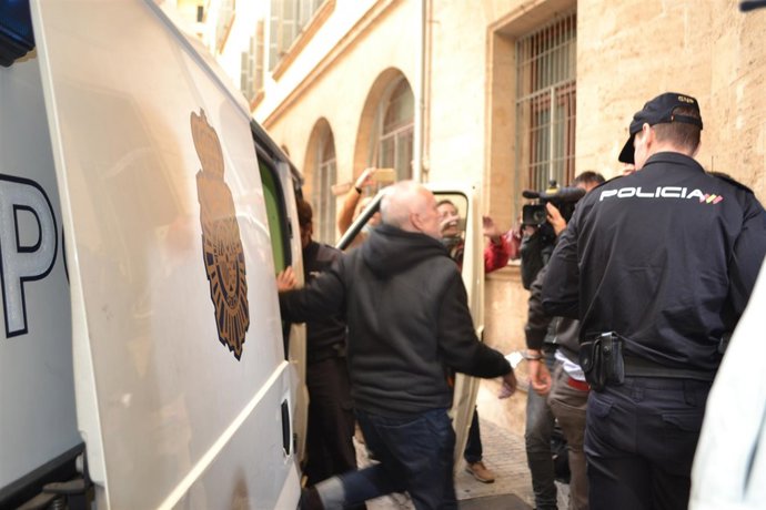 Bartolomé Cursach llega a los Juzgados desde la prisión de Palma