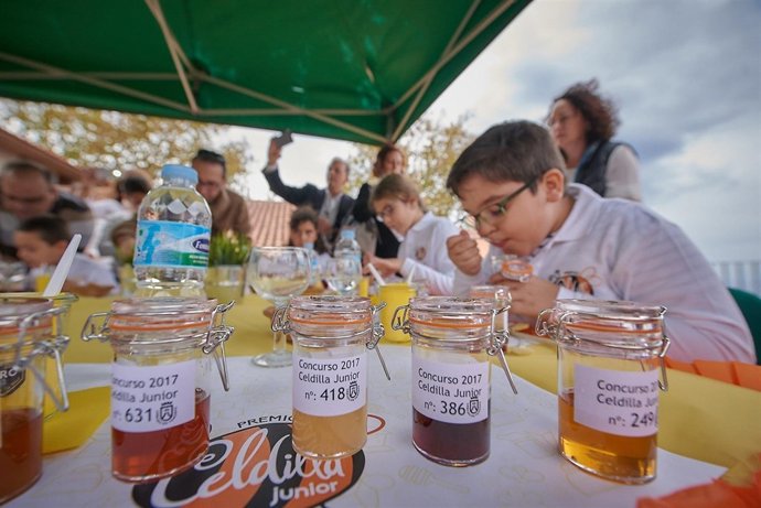 Nota De Prensa Y Fotografías: Miel Feria