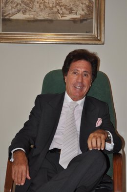 El profesor Arturo Fernández-Cruz