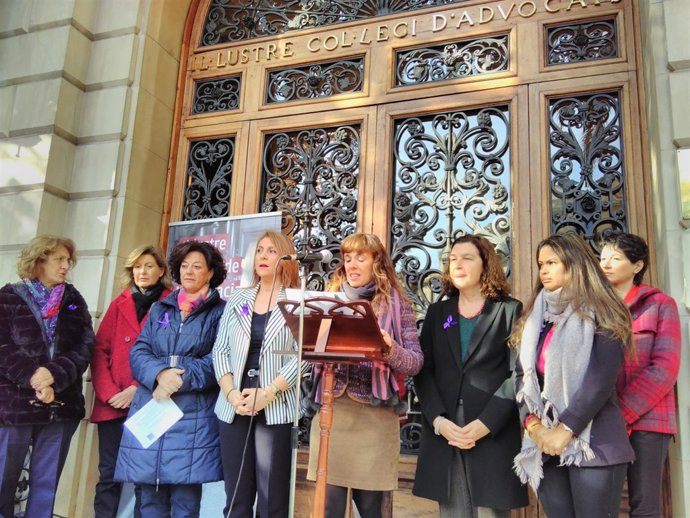 Acto contra la violencia machista en el Icab