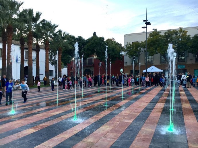 Ayuntamiento De Tomares: Nota De Prensa Y Foto (Tomares Inaugura La Plaza Del Ay