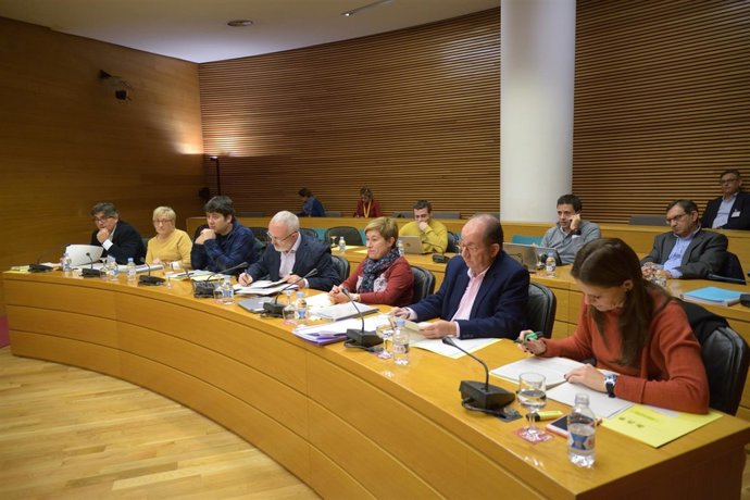 Diputados en la Comisión de Ciegsa en las Corts