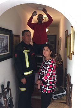 Los Bomberos del Levante Almeriense han comenzado a colocar detectores de humos.
