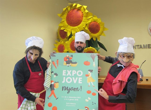 Fuset, en el centro, durante la presentación de Expojove 2017-2018 'Nyam'     