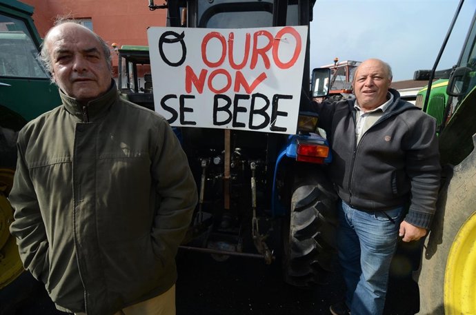 Protesta de agricultores de Bergantiños contra la mina de oro de Corcoesto