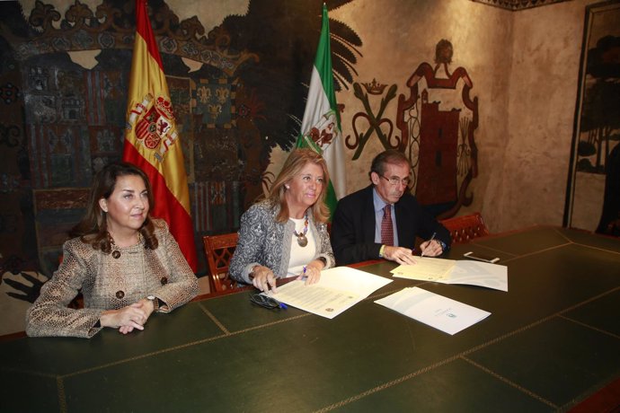 Angeles Muñoz alcaldesa de Marbella y Lara decano abogados