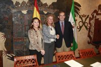 El Colegio de Abogados de Málaga y el Ayuntamiento de Marbella firman un convenio para prevenir los desahucios