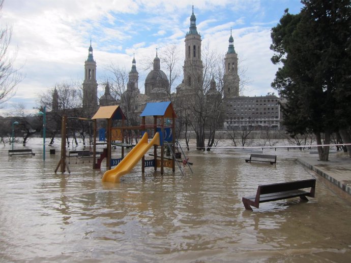 Crecida extraordinaria del río Ebro a principios de marzo, en Zaragoza